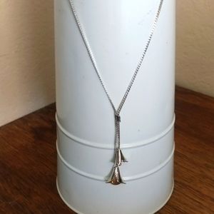 Silvertone necklace